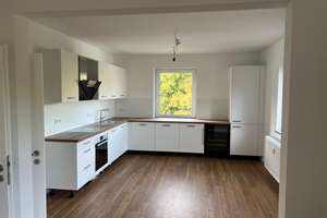 Helle 3-Zimmer-Wohnung im sanierten Altbau: großer Balkon, Garten, Garage, Wärmepumpe, Energie-Kl. B – 97082 Steinbachtal, Würzburg – Vorschaubild 9