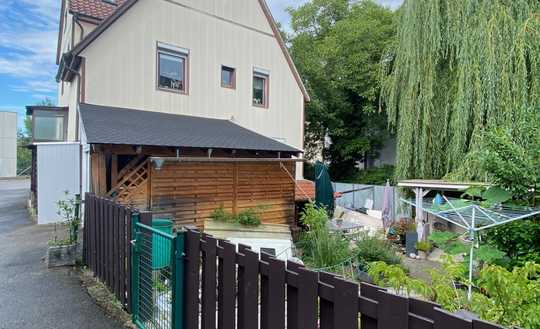 Charmantes Zweifamilienhaus mit tollem Garten