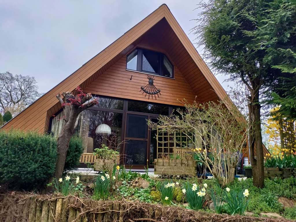 Immobilie in Bünsdorf - Zwischen See und Feld: Nurdachidylle in Bünsdorf am Wittensee auf attraktivem Eckgrundstück - Bild 0