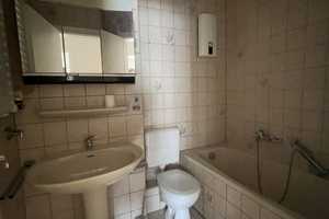 Attraktive 4-Zimmerwohnung mit Balkon in zentraler,ruhiger Lage! WG geeignet! – Klosterstr. XX, 40211 Düsseldorf – Vorschaubild 5