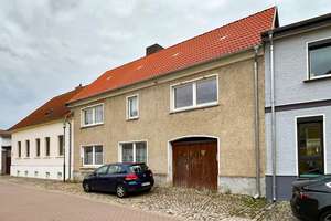 Geräumiges Haus unweit des Ortskerns-Renovierungsbedarf-Zwangsversteigerung-keine Käuferprovision – Die vollständige Adresse der Immobilie erhältst du vom Anbieter., 39443 Förderstedt – Vorschaubild 2