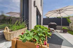 Mehr als ein Reihenhaus: KfW-55-Effizienzhaus mit Garten, Wellnessbad, PV und flexibler Aufteilung – Die vollständige Adresse der Immobilie erhältst du vom Anbieter., 93138 Lappersdorf – Vorschaubild 2