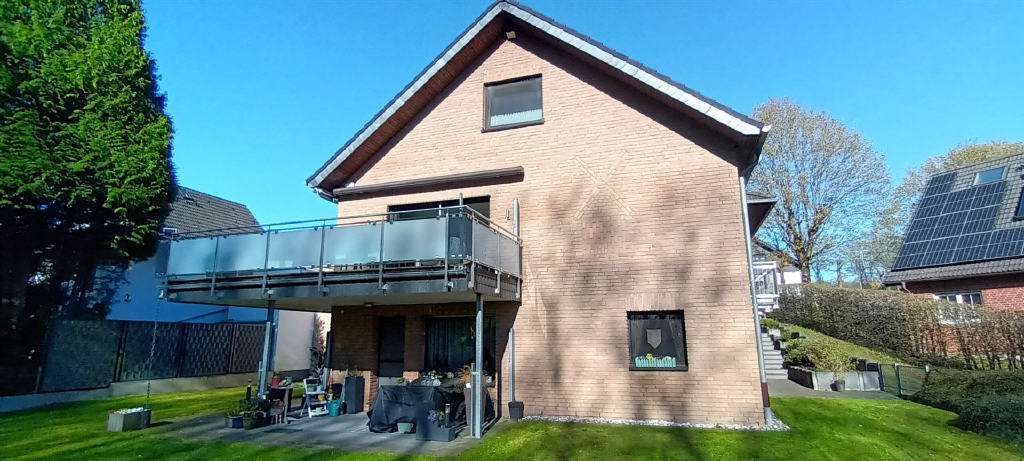 Immobilie in Kürten - Schön, großzügig u. gepflegt, ZFH mit großer Doppelgarage in ruhiger Lage
 - Bild 0