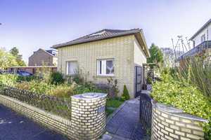 Rarität Mitten in Pulheim,Freistehendes Einfamilienhaus mit großem Ausbaupotential – Gustav Heinemann Straße 10, 50259 Rhein-Erft-Kreis – Vorschaubild 2
