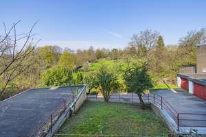 Panoramaaussicht inklusive: Modernisierte 3-Zimmer-Wohnung mit Loggia und Garage – Die vollständige Adresse der Immobilie erhältst du vom Anbieter., 51381 Bergisch Neukirchen, Leverkusen – Vorschaubild 2
