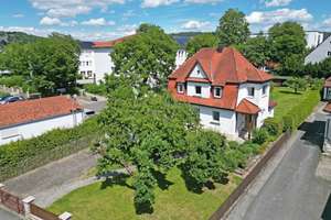 Wohnhaus im Stil einer kleinen Stadtvilla in Kronach-Stadt – Die vollständige Adresse der Immobilie erhältst du vom Anbieter., 96317 Kronach – Vorschaubild 2