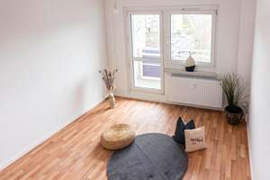 Große 1-Raum-Wohnung mit Balkon