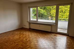 Ansprechende 3,5-Zimmer-Wohnung in Bochum.Parkettboden und helle Landhaustüren