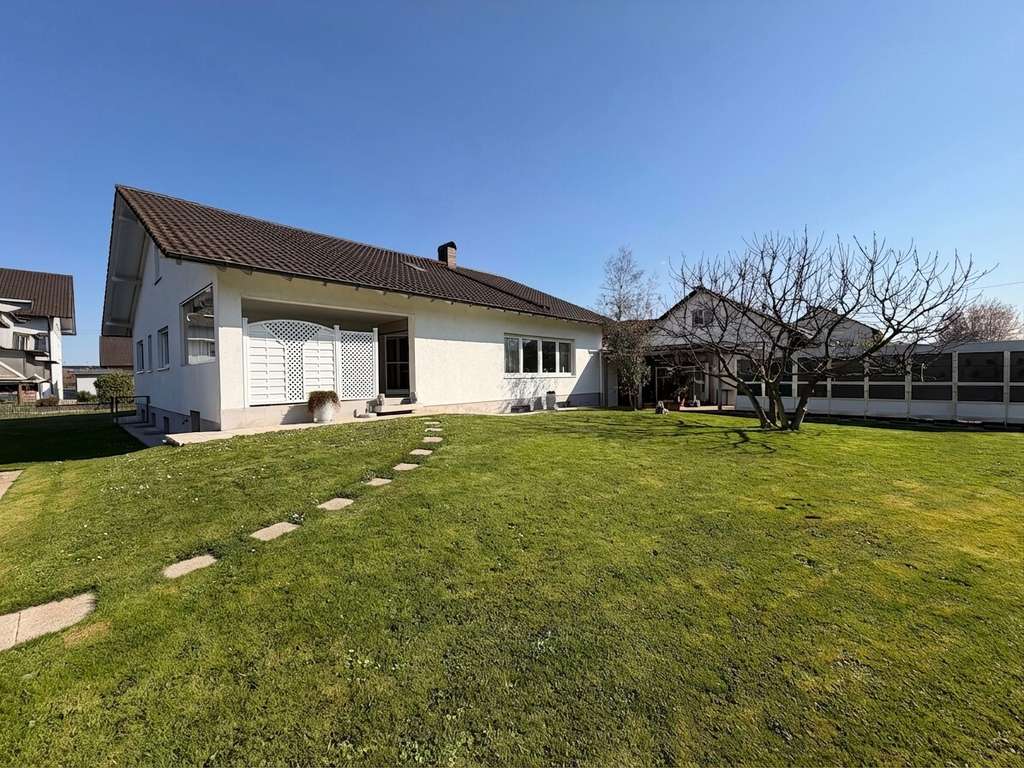 Immobilie in Schutterwald - Seltene Gelegenheit: Großes Haus auf 923 m² – ruhig gelegen, gepflegt & mit Zukunftspotenzial - Bild 0