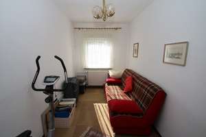 Zweifamilienhaus mit großzügigem Grundstück und Entwicklungspotential in Frankfurt-Harheim – 60437 Harheim, Frankfurt am Main – Vorschaubild 9