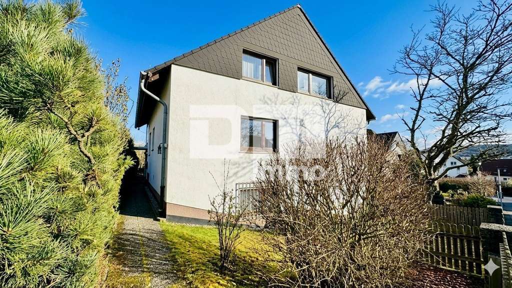 Immobilie in Nieste - Gepflegtes 1 bis 2 Familienhaus in gesuchter Ortsrandlage mit Panoramablick - Bild 1