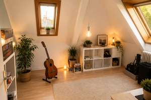 Charmante Dachgeschosswohnung mit Balkon in ruhiger, zentraler Lage – Netheweg 32, 45136 Bergerhausen, Essen – Vorschaubild 3