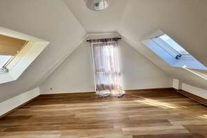 A well lit duplex apartment in Stuttgart Plieningen – Die vollständige Adresse der Immobilie erhältst du vom Anbieter., 70599 Plieningen (Ortsteil), Stuttgart – Vorschaubild 13