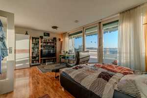 KAUF GEGEN GEBOT / Vermietetes 1,5 Zimmer-Apartment im 8. OG – München – Vorschaubild 2