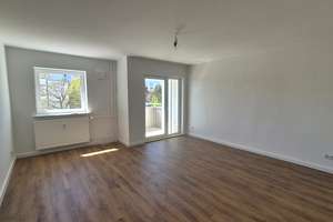 ANFRAGEN ÜBER DAS KONTAKTFELD +++ Sanierte Neubauwohnung mit Balkon und Weitsicht – Im Spektefeld 40, 13589 Falkenhagener Feld, Berlin – Vorschaubild 1