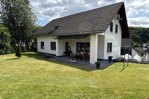 VR IMMO: Beeindruckendes Einfamilienhaus mit Einliegerwohnung, das keine Wünsche offen lässt! – Siegen-Wittgenstein (Kreis) – Vorschaubild 3