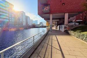 ELEGANTES BUSINESS-ZUHAUSE AM WASSER