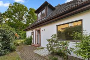 *** Charmantes Einfamilienhaus mit traumhaft weitläufigem Grundstück in begehrter Ohlstedter Lage*** – Die vollständige Adresse der Immobilie erhältst du vom Anbieter., 22397 Wohldorf-Ohlstedt, Hamburg – Vorschaubild 3