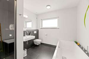 Familienfreundliches Passivhaus mit Stil, Raum und Herz | Ein Zuhause zum Ankommen  – Die vollständige Adresse der Immobilie erhältst du vom Anbieter., 73278 Schlierbach – Vorschaubild 16