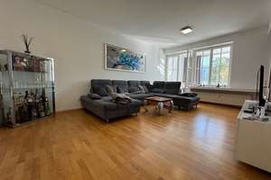 Derendorf: Wunderschöne, bezugsfreie 2-Zimmer-Wohnung mit Wintergarten + großen Sonnenbalkon