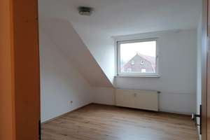 Schöne Dachgeschosswohnung mit Parkplatz in zentrale Lage Gelsenkirchen – Wiehagen Straße 63a, 45879 Neustadt, Gelsenkirchen – Vorschaubild 4