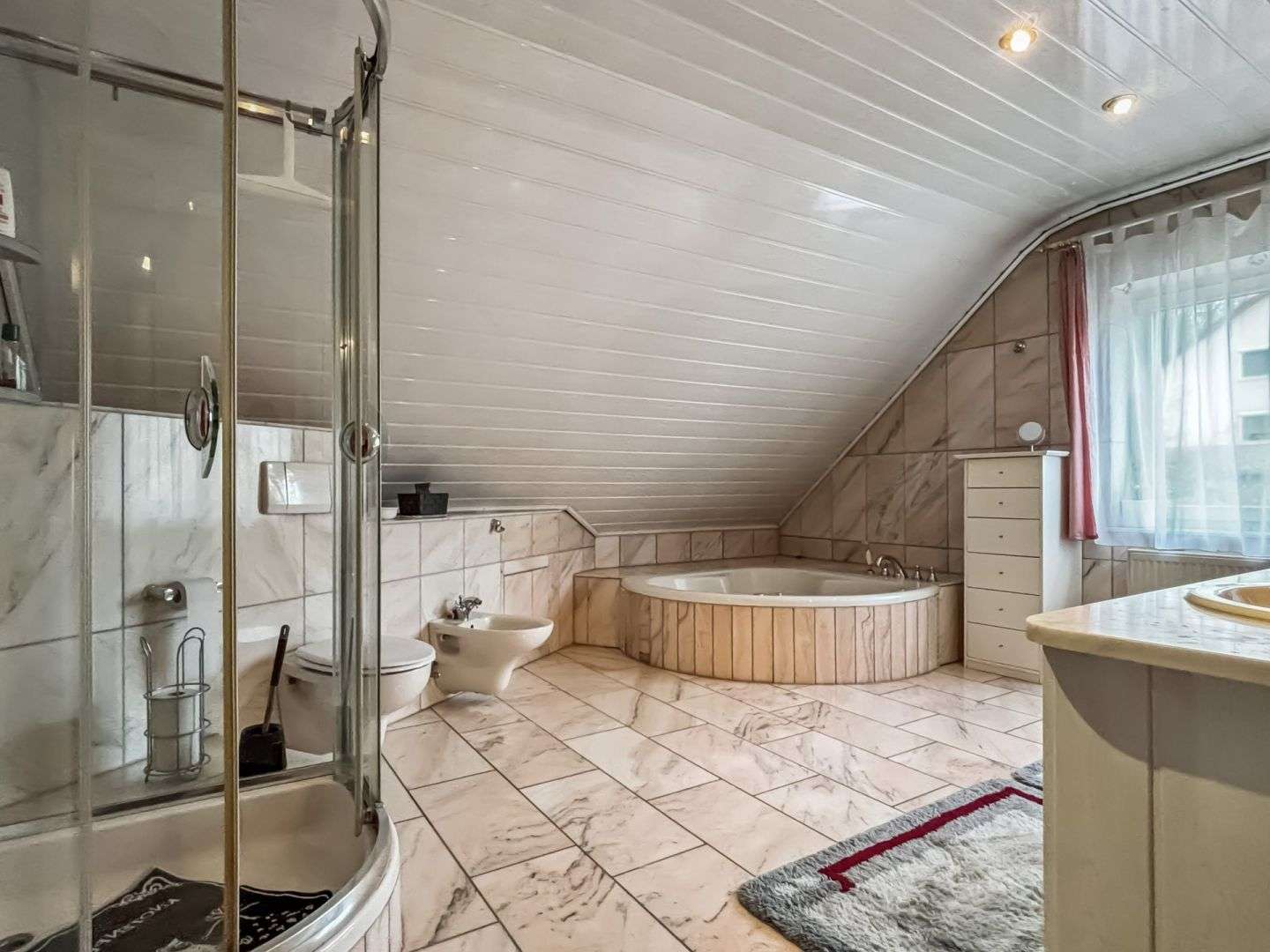 Immobilie in Heigenbrücken - Idyllisches Zweifamilienhaus mit Weitblick in Heigenbrücken - Bild 3