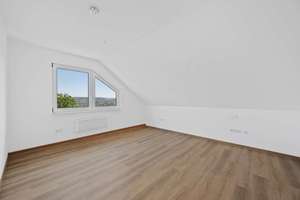 Frisch sanierte 3-Zi.-DG-Wohnung mit Loggia, Talblick, Panoramafenster & Speicher in Pforzheim – Die vollständige Adresse der Immobilie erhältst du vom Anbieter., 75179 Nordstadt, Pforzheim – Vorschaubild 18