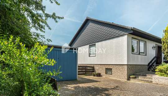 Bild von Freistehendes Einfamilienhaus mit 4 Zimmern, großem Garten, Vollkeller und Wintergarten