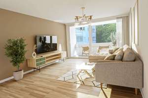Über den Dächern der Stadt - sanierte 3 Zimmerwohnung im 9. Obergeschoss