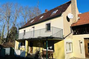*RESERVIERT* Familienfreundliches Haus mit Balkon, Hof und Nebengebäude in ruhiger Dorflage! – Die vollständige Adresse der Immobilie erhältst du vom Anbieter., 97478 Knetzgau – Vorschaubild 1