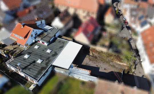 Zwischen Reben und Mandelblüten – Schlosserei mit Wohnhaus an der Deutschen Weinstraße