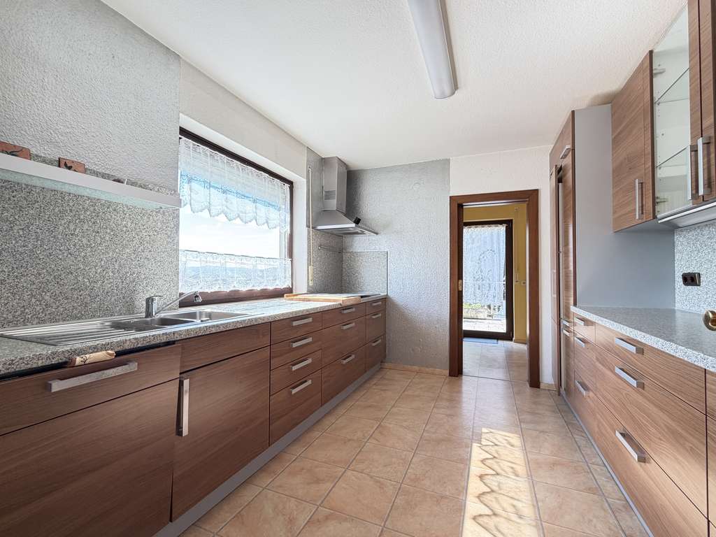 Immobilie in Wächtersbach - Provisionsfrei und mit Bioenergie Wächtersb.! Großes Generationenhaus mit schönen Bädern und Küchen - Bild 4