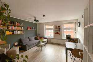 Charmantes Zuhause – modern, hell und einladend -
2,5 Zimmer-Eigentumswohnung – Die vollständige Adresse der Immobilie erhältst du vom Anbieter., 24114 Südfriedhof, Kiel – Vorschaubild 2
