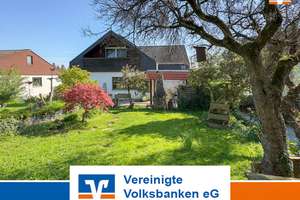 Freistehende Einfamilienhaus mit seperater Gäste Wohnung, großem Garten und Garagen
