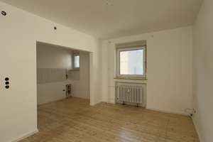 Renovierte 2,5-Zimmer Wohnung im EG mit Garten