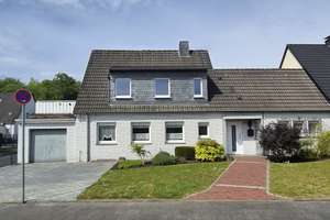 Charmantes Zweifamilienhaus mit Entwicklungspotential in Herten – Die vollständige Adresse der Immobilie erhältst du vom Anbieter., 45699 Herten – Vorschaubild 1