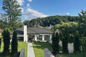 Ein Ort zum Ankommen – Exklusive Villa mit weitläufigem Garten, Innenpool und Einliegerwohnung – Mülheim an der Ruhr – Vorschaubild 1
