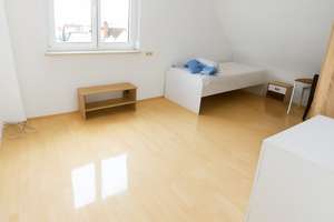 Sanierte Altbauwohnung mit Außenstellplatz in zentraler Lage von Villingen-Schwenningen – Neckarstraße 19, 78056 Schwenningen, Villingen-Schwenningen – Vorschaubild 3