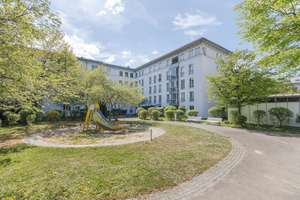 HEGERICH: Vermietete 2-Zimmer-Wohnung mit Blick ins Grüne in gefragter Lage am Olympiapark