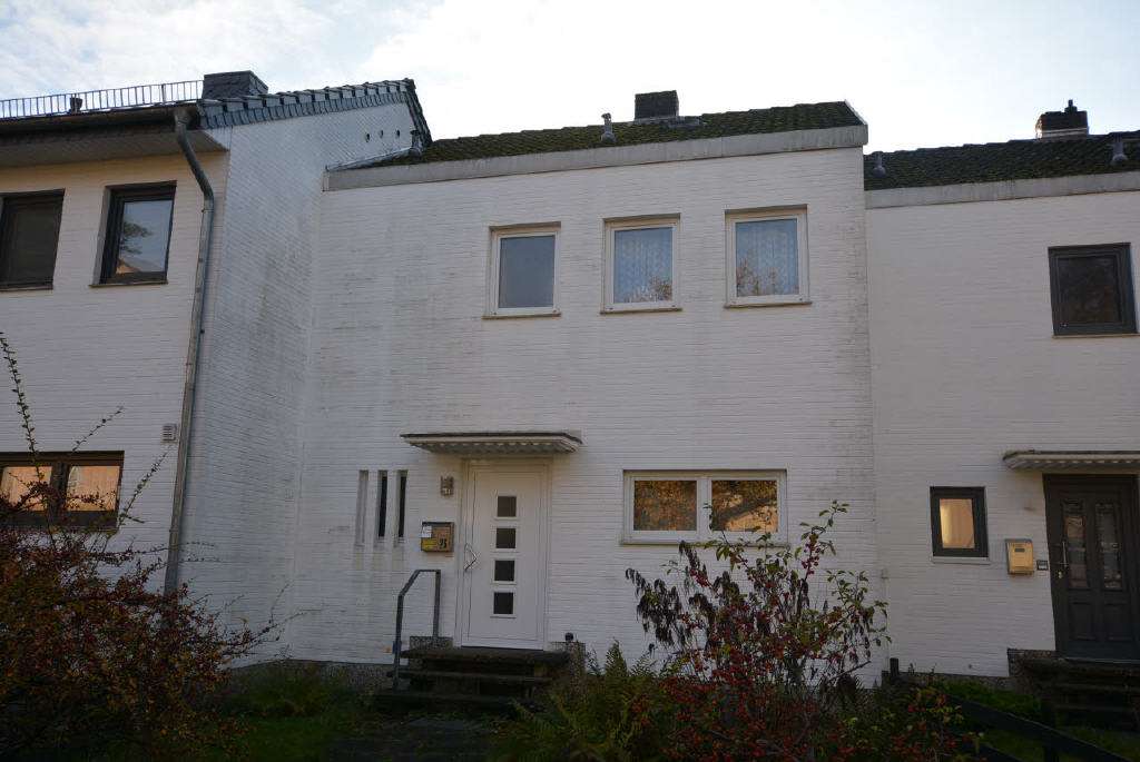 Vintage Reihenhaus mit Garage in privater Lage in Celle/Klein Hehlen mit Modernisierungsbedarf