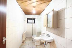 Familienbungalow mit Einliegerwohnung und Doppelgarage auf schönem Hanggrundstück – Katharinenberg 12, 91350 Gremsdorf – Vorschaubild 24