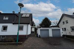 Ruhige Doppelhaushälfte in Sackgassenlage mit Doppelgarage und Garten in Duisburg Alt-Walsum!