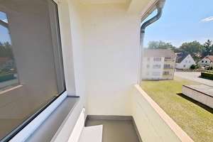 Große 3-Zimmer-Wohnung mit BALKON und viel Lichteinfall – Lahrkampstraße 2, 33104 Schloß Neuhaus, Paderborn – Vorschaubild 2