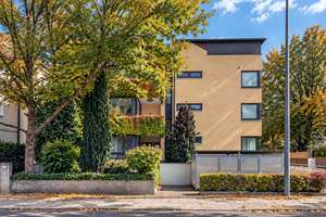 Nymphenburg – stilvoll möbliertes Apartment mit Tiefgaragen-Stellplatz sofort beziehbar