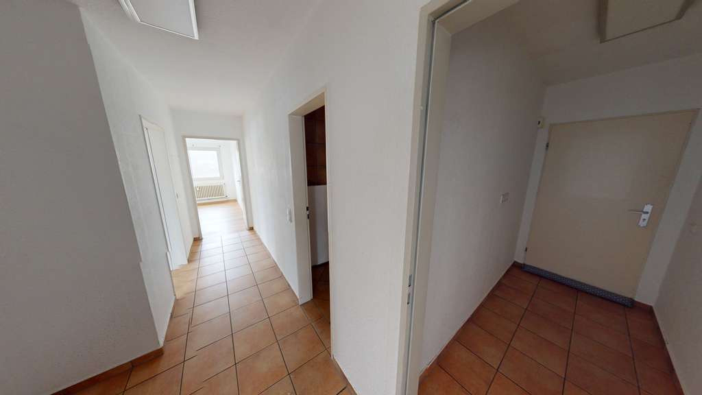 Immobilie in Schalksmühle - Dachgeschosswohnung am Golfplatz mit Garten, Garage und großem Mehrzweckraum in Schalksmühle - Bild 1