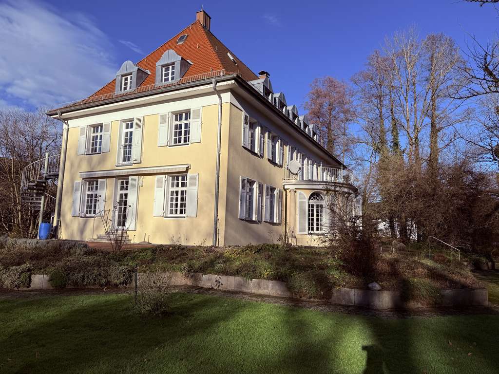 Immobilie in Baienfurt - Historisches Luxus-Anwesen mit 15,5 Zimmern, großem Garten und exklusiven Annehmlichkeiten im Schuss - Bild 1