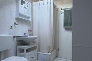Helle, frisch renovierte und voll möblierte 1-Zimmer-Dachgeschosswohnung mit Zusatzraum – Hofgartenweg 4, 93051 Kumpfmühl-Ziegetsdorf-Neuprüll, Regensburg – Vorschaubild 5