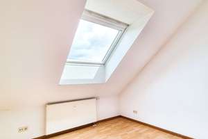 3-Zimmer Dachgeschoss Wohnung in Versbach -ohne Balkon- – Die vollständige Adresse der Immobilie erhältst du vom Anbieter., 97078 Versbach, Würzburg – Vorschaubild 2