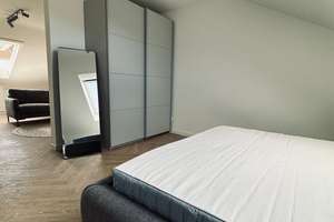 🏙️ Stylisch wohnen unterm Dach – Möbliertes Design-Apartment mit Klima in Stuttgart-Ost – Aspergstrasse 24, 70186 Gablenberg, Stuttgart – Vorschaubild 4