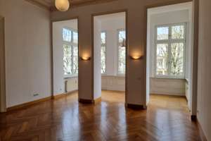 Blick auf die Adolfsallee, Ruhig & Zentral – Herrngartenstr. 18, 65185 Mitte, Wiesbaden – Vorschaubild 2